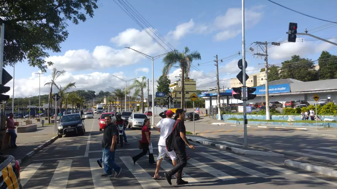 Av. Roque Celestino Pires ganha semáforo para travessia de pedestres